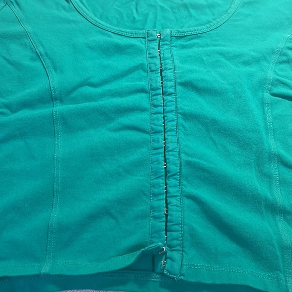 Crop top - Picture 4 of 4